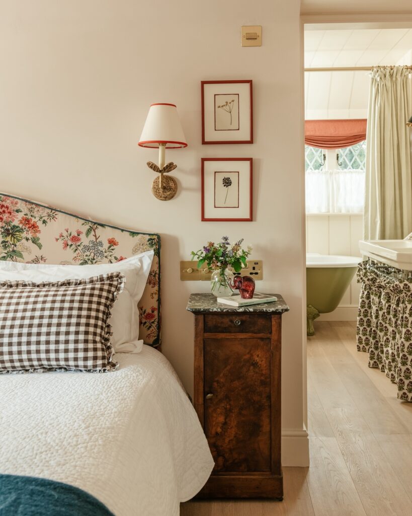 How to Design a Dreamy Cottagecore Bedroom That is Full of Vintage ...